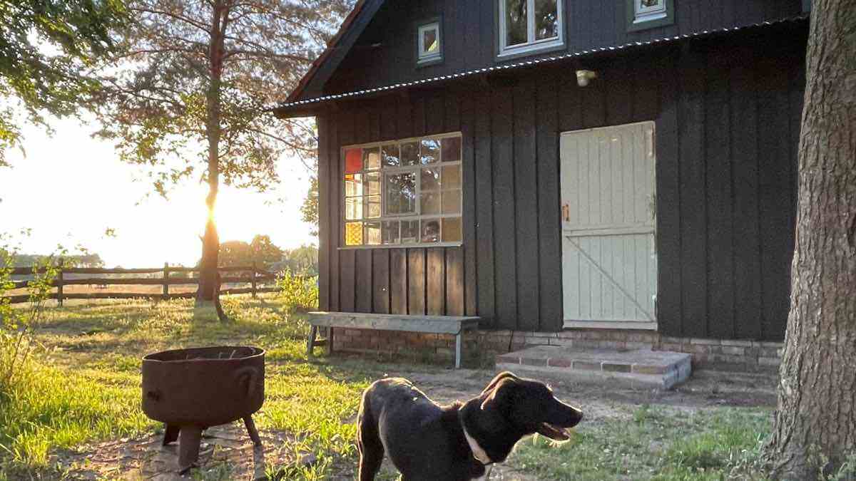  Eingang mit Klöntür. 