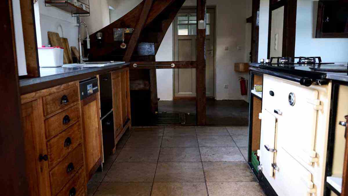  Eingang, Treppe, Küche 