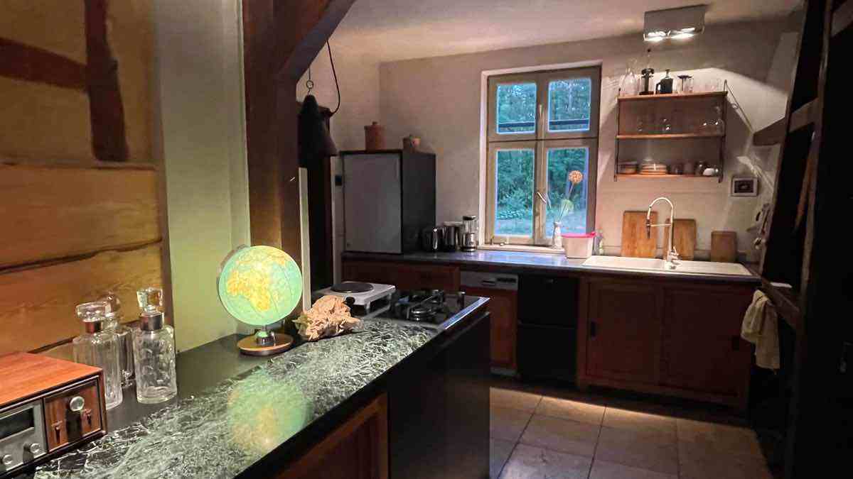  Küche mit allem drum und dran. 