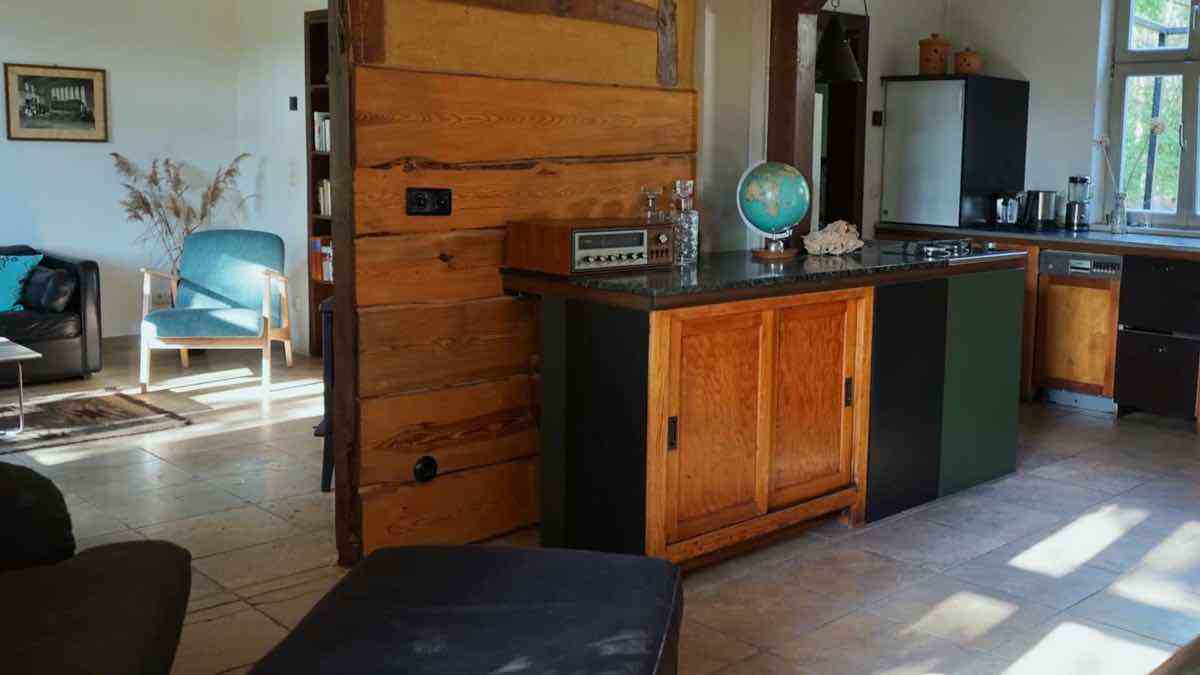  Offener Übergang zum Wohnzimmer. 